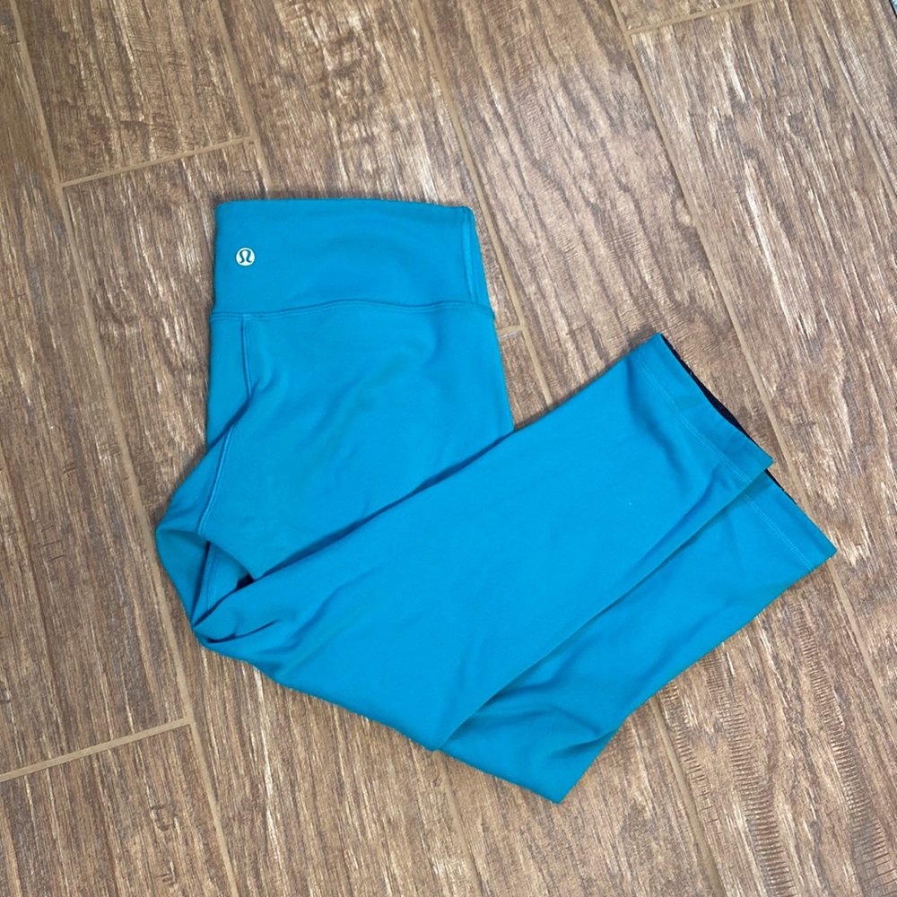 Lululemon wonder under reversible capris GUC